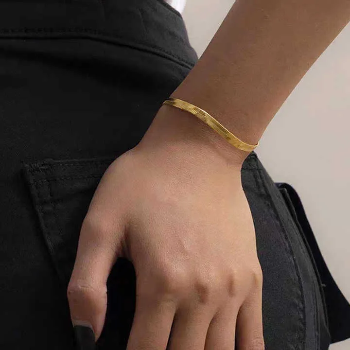 سوار فاخر مطلي بالذهب - terling Silver Plated Luxury Charm