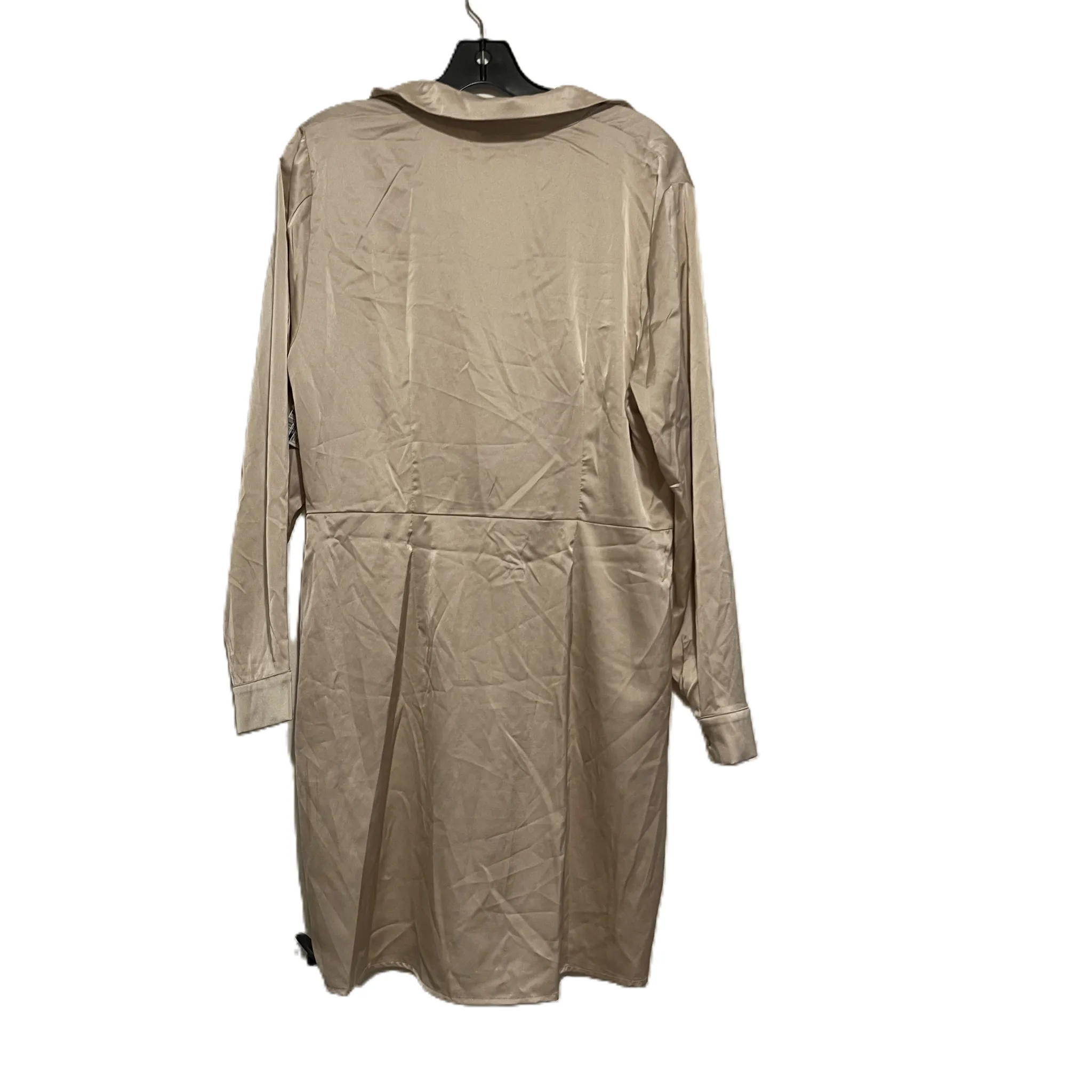 Dress Casual Short By Clothes Mentor In Cream, Size: L